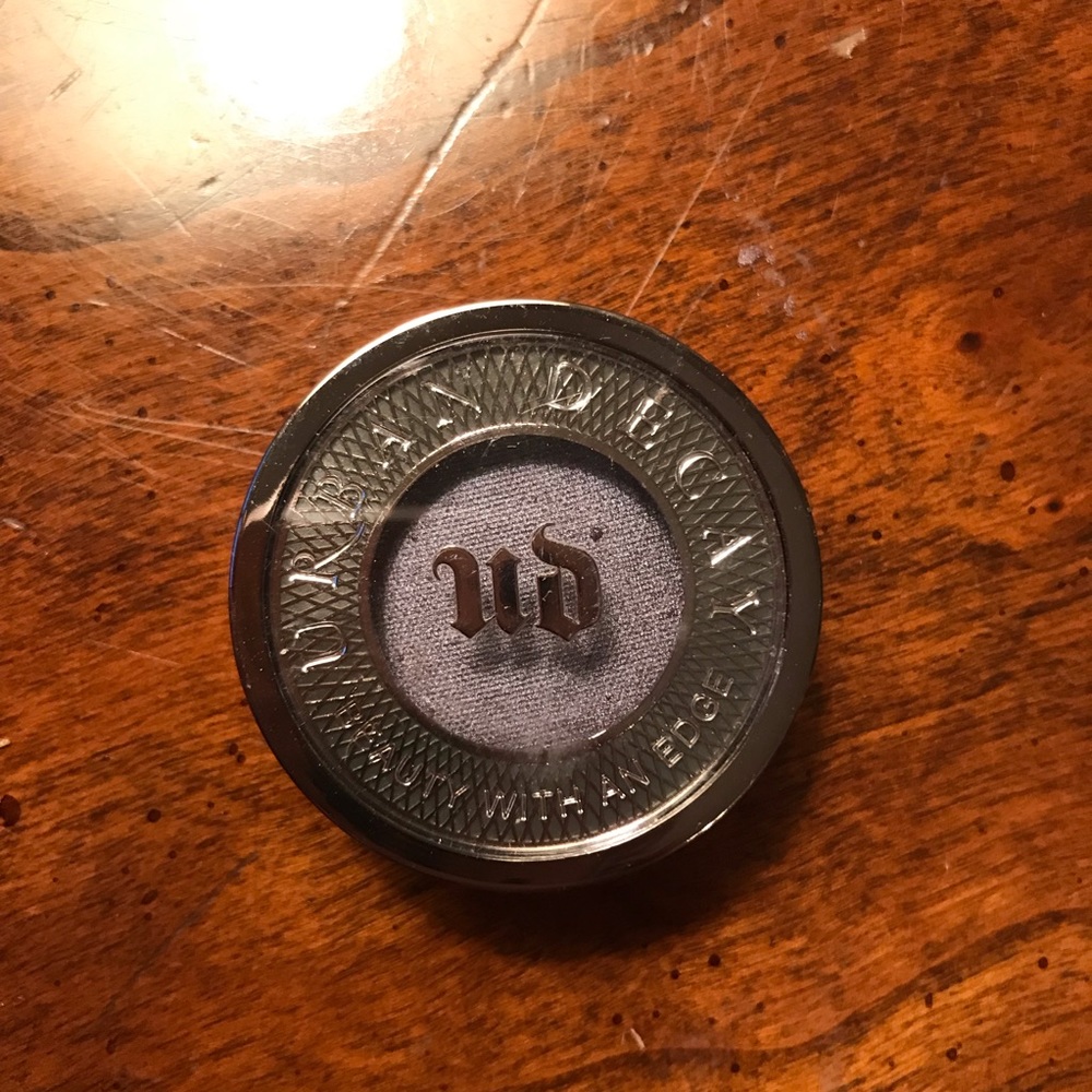 URBAN DECAY EYESHADOW IN ACDC SHADE